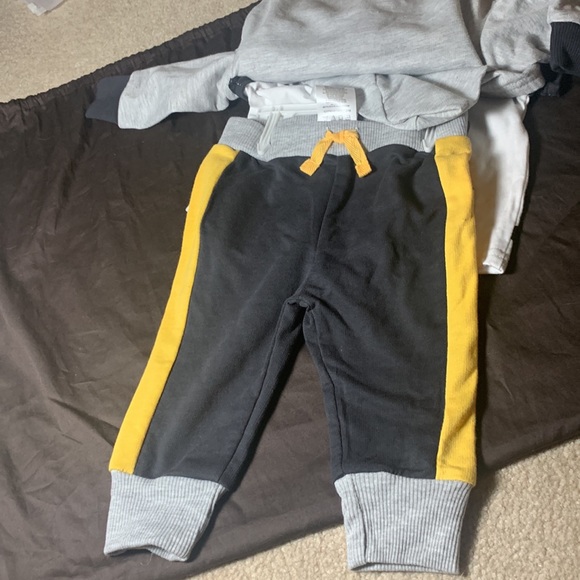 Boys 4piece outfit. 12months. NWT - Picture 2 of 4